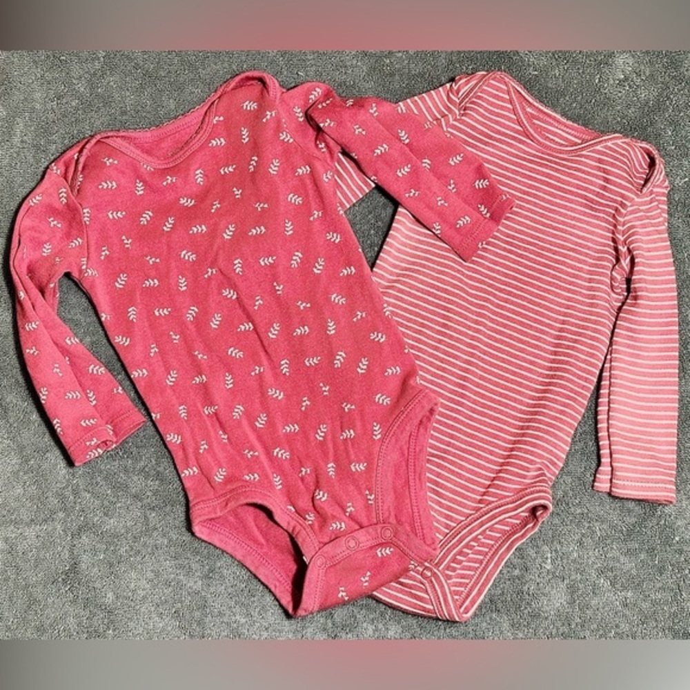 🔴6/$26🔴Carter’s Infant Onesies (2)​